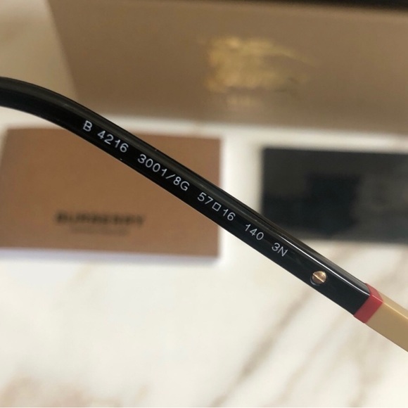 🔥NEW BURBERRY SUNGLASSES 🔥 - Picture 3 of 12